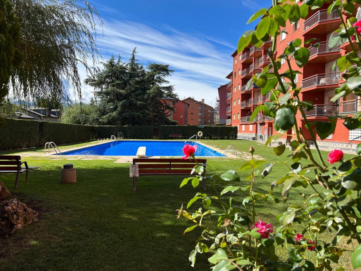 Апартаменти Piso Puigcerda Vistas Y Piscina Екстер'єр фото